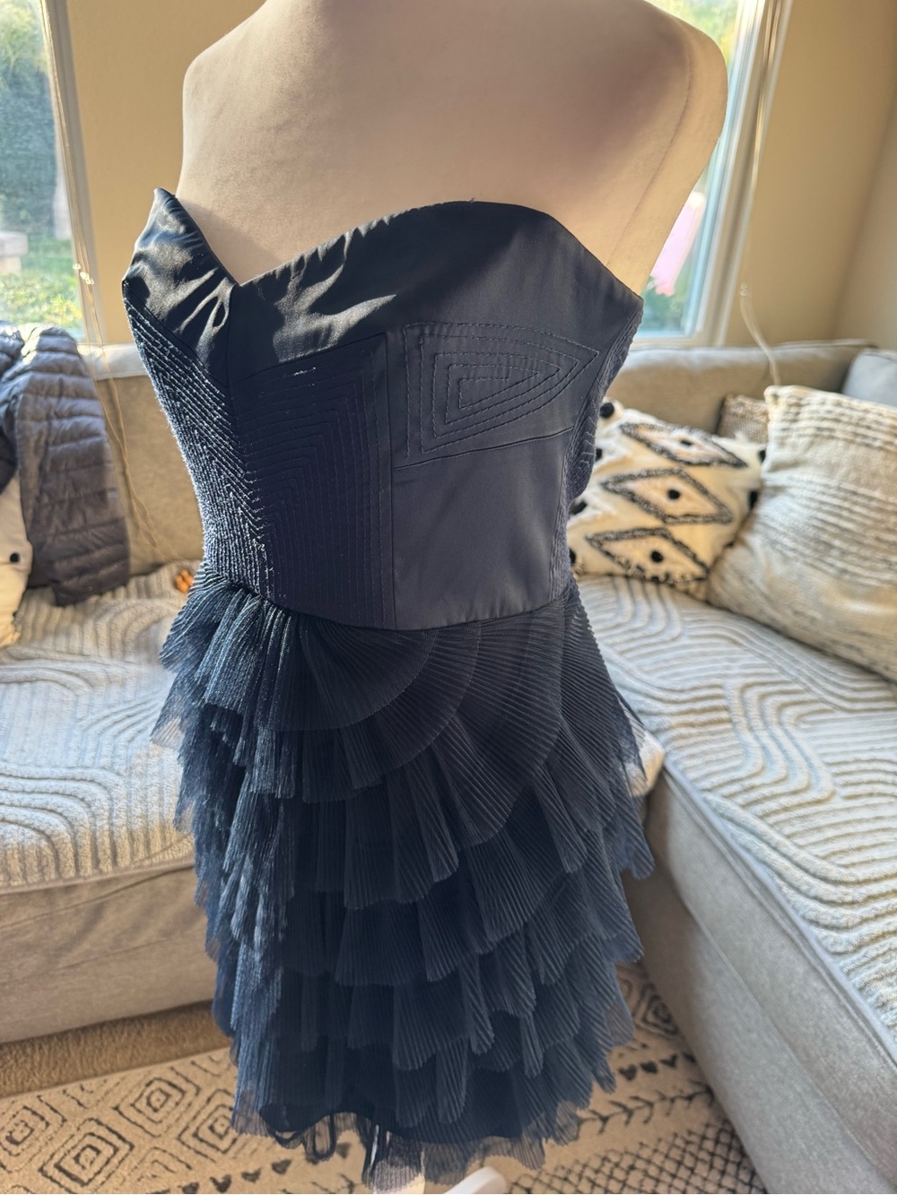 BCBGMAXAZRIA Strapless Cocktail Dress Size 6 Like New - Picture 4 of 11